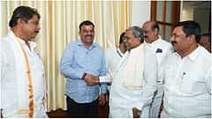 ಬೆಳಗಾವಿ ಅಧಿವೇಶನ 2025: ಸುವರ್ಣ ಸೌಧದಲ್ಲೂ 'ನಾಟಿ ಕೋಳಿ' ಸದ್ದು; ಆರ್ ಅಶೋಕ್ ಗೆ ಸಿಎಂ ಸಲಹೆ!