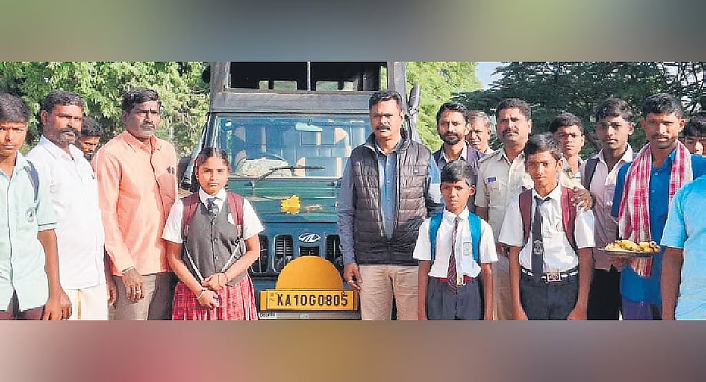 ಮೈಸೂರು: ಶಾಲೆಗೆ ಹೋಗಲು ಬಸ್ಸು, ರಸ್ತೆ ಇಲ್ಲದೆ ಪ್ರತಿದಿನ 14 ಕಿ.ಮೀ ನಡೆಯುತ್ತಿದ್ದ ಮಕ್ಕಳಿಗೆ ಅರಣ್ಯ ಇಲಾಖೆ ನೆರವು!