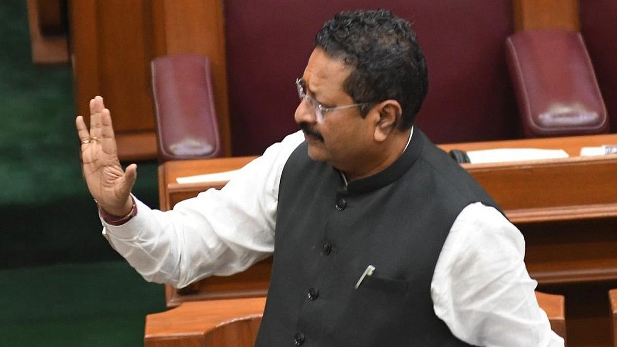 ಸಿದ್ದರಾಮಯ್ಯ 'ದಾಖಲೆಯ ಸಿಎಂ' ಆಗ್ತಾರಾ? ಡಿ.ಕೆ ಶಿವಕುಮಾರ್ ಕಾಲೆಳೆದ ಯತ್ನಾಳ್!
