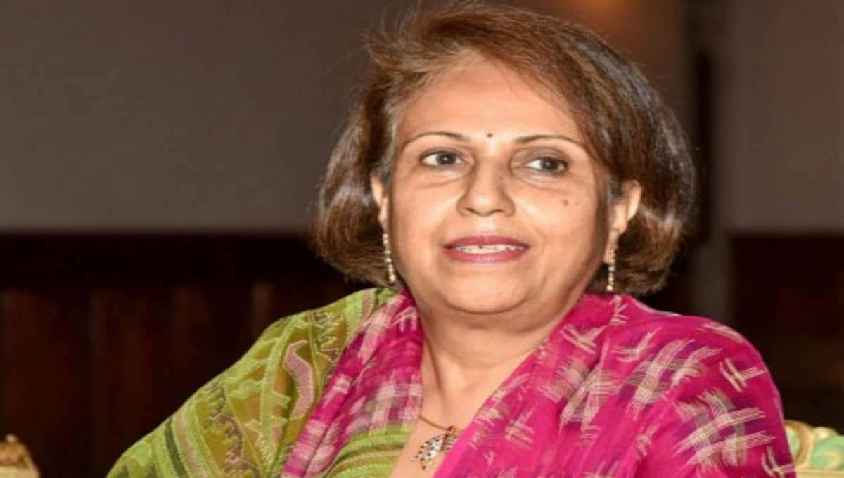 'ಮಗ' ಗುದ್ದಲಿ ಪೂಜೆ ಮಾಡಿದ್ದ ಕಾಮಗಾರಿಗೆ 'ಅಮ್ಮ' ತಡೆ: ಬೇಕಿದ್ರೆ ಸರ್ಕಾರ ತನ್ನ ಭೂಮಿಯನ್ನು ಬಳಸಿಕೊಳ್ಳಲಿ ಎಂದ ಪ್ರಮೋದಾ ದೇವಿ!