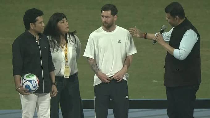 Video: Messi ಕಾರ್ಯಕ್ರಮದಲ್ಲಿ ಮಹಾರಾಷ್ಟ್ರ ಸಿಎಂಗೆ ಪ್ರೇಕ್ಷಕರಿಂದ boo, boo... ಮುಜುಗರ ತಪ್ಪಿಸಿದ ಫಡ್ನವಿಸ್ ಚಾಣಾಕ್ಷತನ!