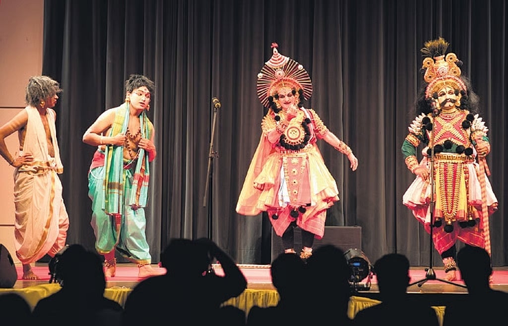 ಯುರೋಪ್ ನಲ್ಲಿ ಪ್ರೇಕ್ಷಕರ ಮನಗೆದ್ದ ಕರಾವಳಿಯ ಗಂಡುಕಲೆ ಯಕ್ಷಗಾನ
