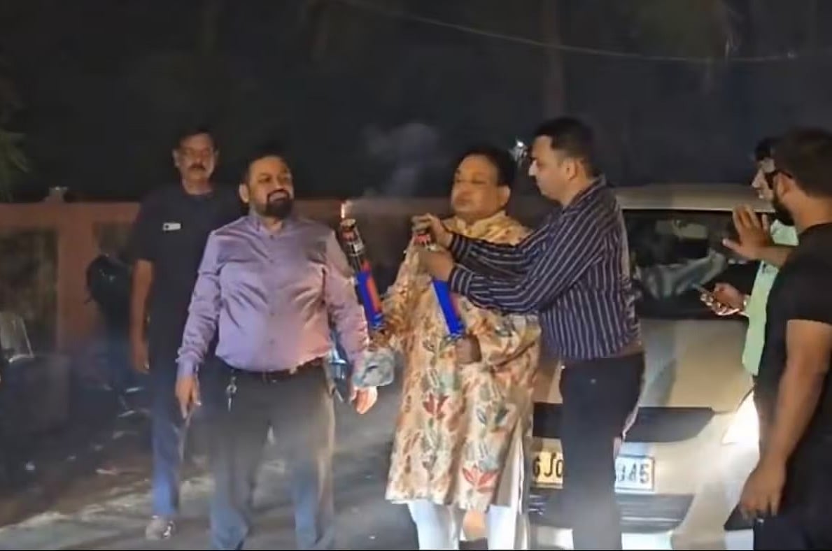 'ನಾನು ಸೆಲೆಬ್ರಿಟಿ, 5 ನಿಮಿಷ ಜನರನ್ನು ತಡೆದು ಮಗನ ಬರ್ತ್ ಡೇ ಆಚರಿಸಿದರೆ ಏನು ತಪ್ಪು?': ಗುಜರಾತ್ ಉದ್ಯಮಿಯ ದರ್ಪದ ವರ್ತನೆ; Video