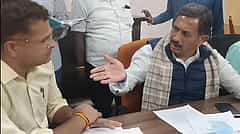 ಜನರಿಂದ 'ಚಪ್ಪಲಿ'ಯಲ್ಲಿ ಹೊಡೆಸ್ತೇನೆ: ಮಾಗಡಿ ತಹಶೀಲ್ದಾರ್ ಗೆ ಕಾಂಗ್ರೆಸ್ ಶಾಸಕ HC ಬಾಲಕೃಷ್ಣ ಆವಾಜ್! ವಿಡಿಯೋ ವೈರಲ್