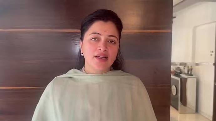 Navneet Rana: ಮೌಲಾನಾಗಳು 4 ಪತ್ನಿ, 19 ಮಕ್ಕಳನ್ನು ಹೊಂದಿರುವಾಗ ಹಿಂದೂಗಳು ಕನಿಷ್ಠ ಮೂರ್ನಾಲ್ಕು ಮಕ್ಕಳನ್ನು ಮಾಡಿಕೊಳ್ಳಬೇಕು! Video