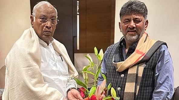 ಡಿಕೆಶಿ-ಖರ್ಗೆ ಭೇಟಿ: ಸಿಎಂ ಬದಲಾವಣೆ ಊಹಾಪೋಹ ಮತ್ತೆ ಮುನ್ನಲೆಗೆ; ಸಿಡಬ್ಲ್ಯುಸಿ ಸಭೆ ಕುರಿತು ಮಹತ್ವದ ಮಾತು! Video