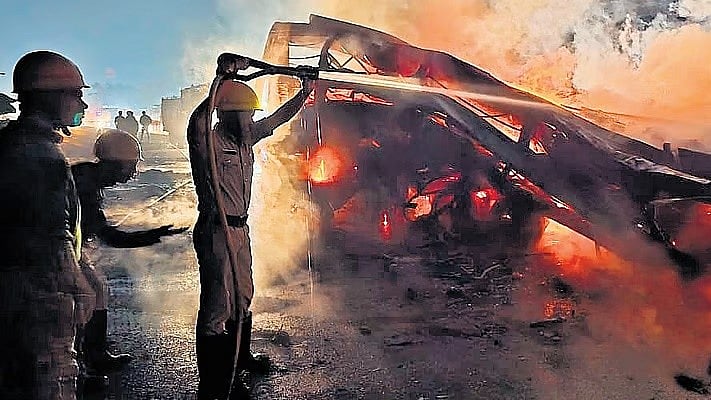 Chitradurga Bus tragedy: ಮೃತದೇಹಗಳ ಬೋನ್ ಸ್ಯಾಂಪಲ್ ಪಡೆದ ವೈದ್ಯರು; DNA ಪರೀಕ್ಷೆಗೆ ರವಾನೆ..!