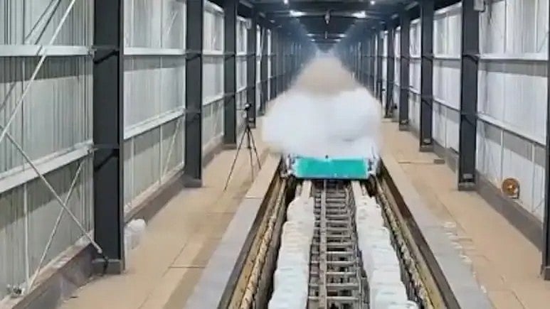 ಚೀನಾ ರೈಲಿನ ವಿಶ್ವದಾಖಲೆ: ಕೇವಲ 2 ಸೆಕೆಂಡ್ ನಲ್ಲಿ 700 Kmph ವೇಗ! Video