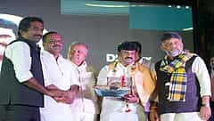 ಪತ್ರಕರ್ತರ ತರಬೇತಿ ಕಾಲೇಜು ತೆರೆಯಲು 1ಎಕರೆ ಭೂಮಿ; ರಾಜಕಾರಣಿಗಳು ತಪ್ಪು ಮಾಡಿದಾಗ ತಿದ್ದಿ, ಭವಿಷ್ಯವನ್ನೇ ಮುಗಿಸಬೇಡಿ: ಡಿ.ಕೆ ಶಿವಕುಮಾರ್