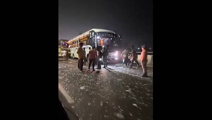 Bus Accident: ಆನೇಕಲ್ ಚಂದಾಪುರದಲ್ಲಿ ಸ್ಲೀಪರ್ ಕೋಚ್ ಬಸ್ಗಳ ನಡುವೆ ಭೀಕರ ಅಪಘಾತ, ಹಲವರಿಗೆ ಗಾಯ; Video