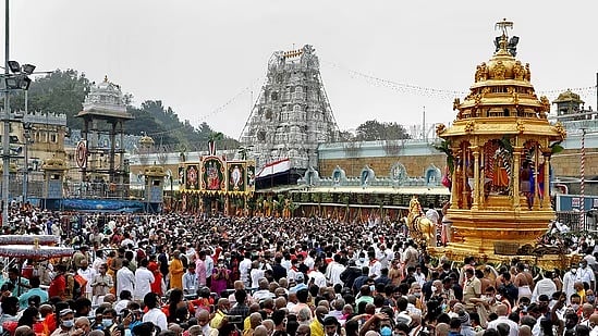 ತಿರುಪತಿ ದೇಗುಲ ಗೋಪುರ ಹತ್ತಿ ಅವಾಂತರ: ಕೆಳಗಿಳಿಯಲು 'ಕ್ವಾರ್ಟರ್' ಕೇಳಿದ ಕುಡುಕ!