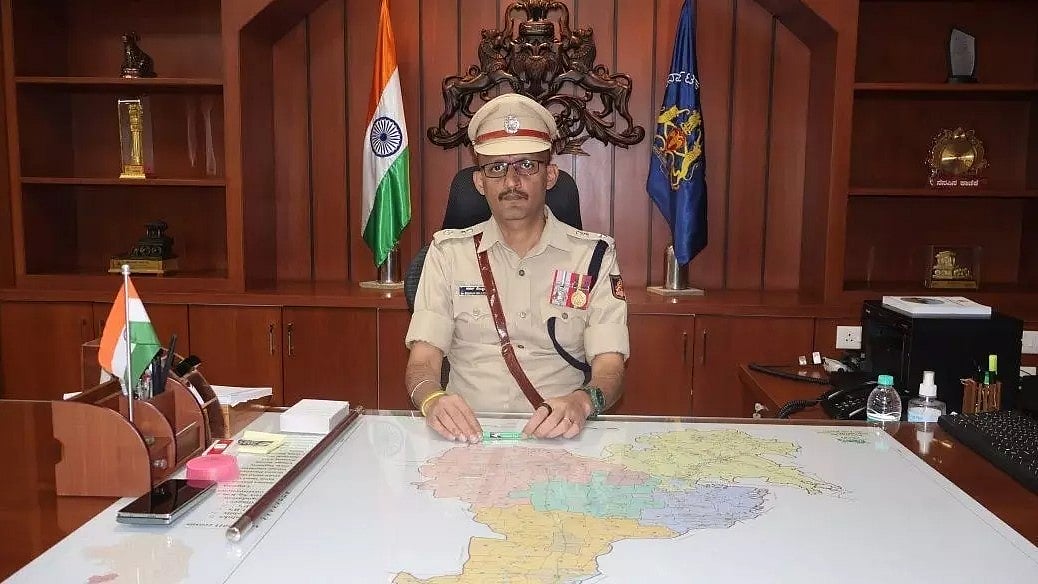 ಬಳ್ಳಾರಿ ಫೈರಿಂಗ್: 'ಆಘಾತವಾಗಿದೆ ನಿಜ.. ಆತ್ಮಹತ್ಯೆಗೆ ಯತ್ನಿಸಿಲ್ಲ'; ಎಸ್ಪಿ ಪವನ್ ನೆಜ್ಜೂರ್ ತಂದೆ ಫೇಸ್ಬುಕ್ ಪೋಸ್ಟ್ ವೈರಲ್!