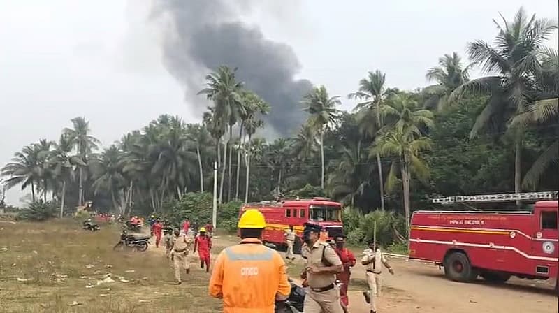 ಅಗ್ನಿ ಶಾಮಕ ಸಿಬ್ಬಂದಿ