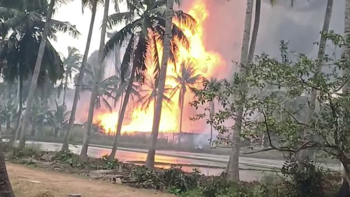 ಆಂಧ್ರ ಪ್ರದೇಶ: ONGC ತೈಲ ಬಾವಿಯಲ್ಲಿ ಅನಿಲ ಸೋರಿಕೆ; ಮುಗಿಲೆತ್ತರಕ್ಕೆ ಚಿಮ್ಮಿದ ಬೆಂಕಿ, ಗ್ರಾಮಸ್ಥರ ಸ್ಥಳಾಂತರ! Video