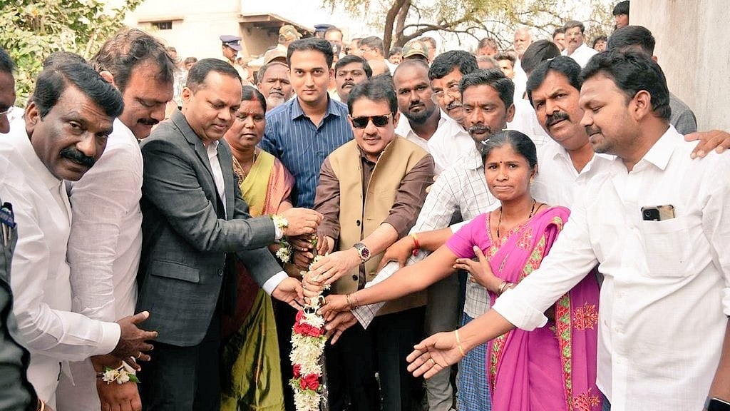 ಬಳ್ಳಾರಿ: ಗಣಿಗಾರಿಕೆ ಪೀಡಿತ 10 ಗ್ರಾಮಗಳ ನಿರಾಶ್ರಿತರಿಗೆ ಮನೆ ಮಂಜೂರು: ಸಚಿವ ಜಮೀರ್ ಶಂಕುಸ್ಥಾಪನೆ