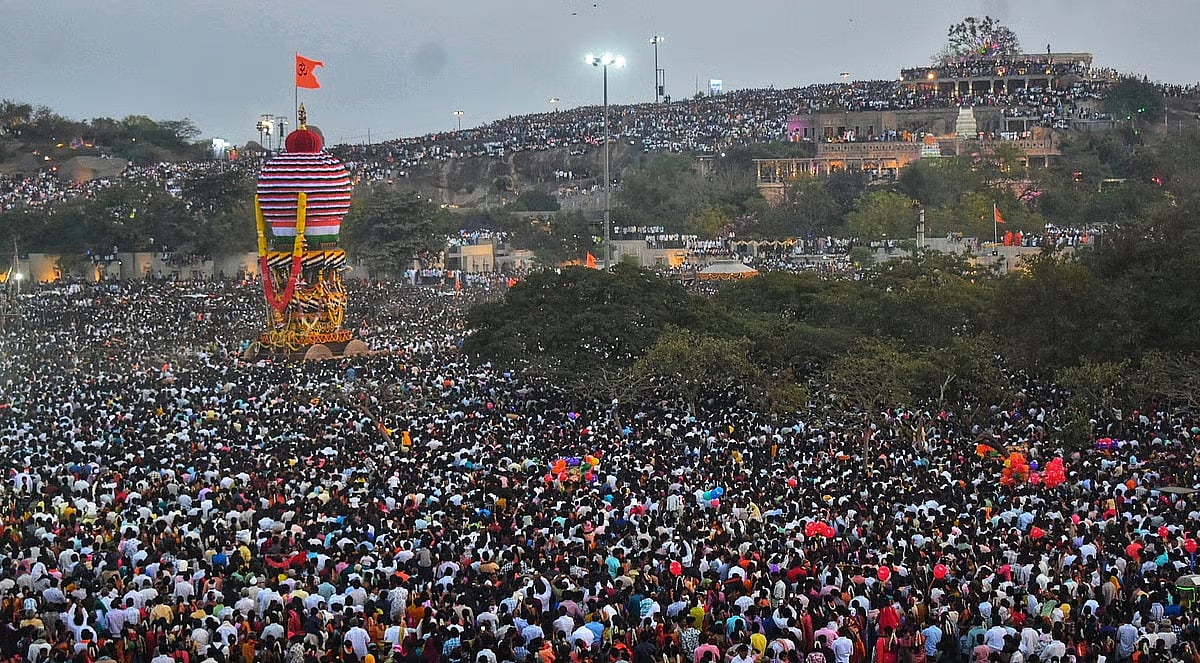 ಗವಿ ಸಿದ್ದೇಶ್ವರ ಜಾತ್ರೆಗೆ ಹರಿದು ಬಂದ ಜನ ಸಾಗರ; 10 ಲಕ್ಷ ಭಕ್ತರು ಭಾಗಿ, ದಾಸೋಹದಲ್ಲಿ ಹೊಸ ದಾಖಲೆ