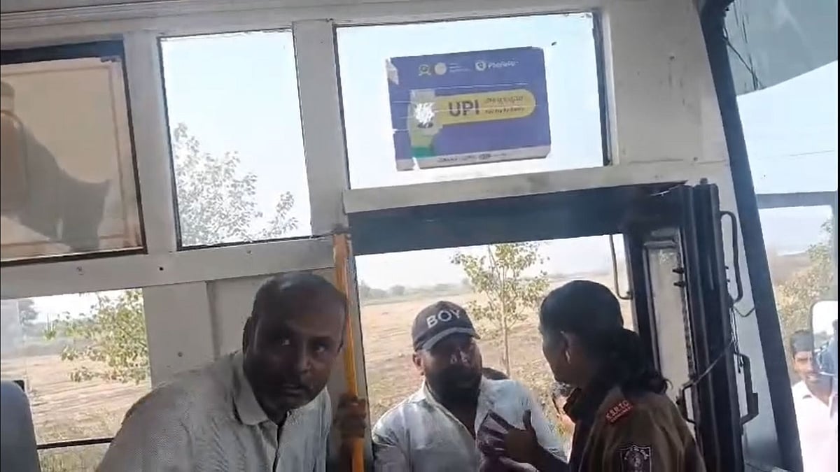 Gadag: ವಿದ್ಯಾರ್ಥಿಗಳ ಇಳಿಸಿದ್ದಕ್ಕೆ ಕೋಪ, ಕಪಾಳಮೋಕ್ಷ; ಮೂರ್ಛೆ ಹೋದ ಮಹಿಳಾ ಕಂಡಕ್ಟರ್! Video
