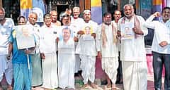 ಗದಗ ಜಿಲ್ಲೆಯ ಈ ಹಳ್ಳಿ 'ಸಿದ್ದರಾಮಯ್ಯ ಗ್ರಾಮ' ಎಂದೇ ಜನಪ್ರಿಯ: ಸಿಎಂ ಸಾಧನೆ ಸಂಭ್ರಮ ಇವರ ಖುಷಿ!