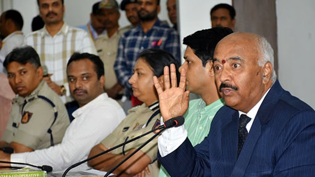 ಕನಕಪುರದಲ್ಲಿ 63 ಅಕ್ರಮ ಬಡಾವಣೆ, 28 ಪಿಜಿ ಪತ್ತೆ; ಡಿಸಿಎಂ ಸೇರಿ ಅಧಿಕಾರಿಗಳಿಂದ ವಿವರ ಕೇಳಿದ ಉಪ ಲೋಕಾಯುಕ್ತ; ಸ್ವಪ್ರೇರಿತ ಕೇಸು ದಾಖಲು