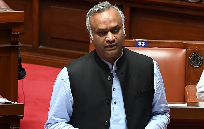 'ಸಿದ್ದರಾಮಯ್ಯ ಇಲ್ಲದೆ ಕಾಂಗ್ರೆಸ್ ಇಲ್ಲ' ಹೇಳಿಕೆ: ಸಚಿವ ಪ್ರಿಯಾಂಕ್ ಖರ್ಗೆ ಹೇಳಿದ್ದೇನು?