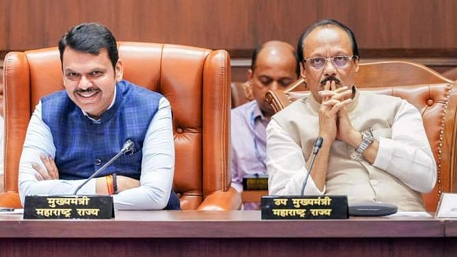 ಮಹಾರಾಷ್ಟ್ರದಲ್ಲಿ ಸಿಎಂ, ಡಿಸಿಎಂ ಮುಸುಕಿನ ಗುದ್ದಾಟ: ಅಜಿತ್ ಪವಾರ್ ವಿರುದ್ಧ ಫಡ್ನವೀಸ್ ಕಿಡಿ!