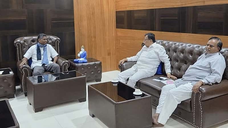 ED ದಾಳಿ ಬೆನ್ನಲ್ಲೇ ಸತೀಶ್‌ ಜಾರಕಿಹೊಳಿ ಬೆನ್ನಿಗೆ ನಿಂತ ಎಸ್‌ಟಿ ಸಮುದಾಯ: ಬೃಹತ್‌ ಸಮಾವೇಶಕ್ಕೆ ಮುಂದು; ಶಕ್ತಿ ಪ್ರದರ್ಶನಕ್ಕೆ ವೇದಿಕೆ ಸಜ್ಜು..!