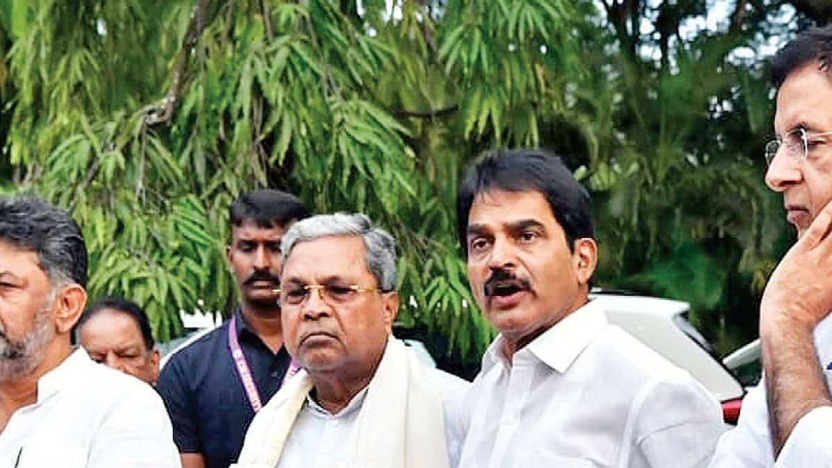 ಮಲಯಾಳಂ ಕಡ್ಡಾಯ: ಬಾಂಗ್ಲಾದೇಶಿಗಳ ಪರವಾಗಿ ಮಿಡಿಯುವ ವೇಣುಗೋಪಾಲ್ ಹೃದಯ ಈಗ ಕಾಸರಗೋಡಿನ ಕನ್ನಡಿಗರ ಪರವಾಗಿ ಮಿಡಿಯುದಿಲ್ಲವೇ?