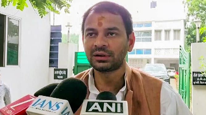 'BJP feast' ನಲ್ಲಿ ಲಾಲು ಹಿರಿಯ ಪುತ್ರ! NDA ಸೇರ್ತಾರಾ? Video