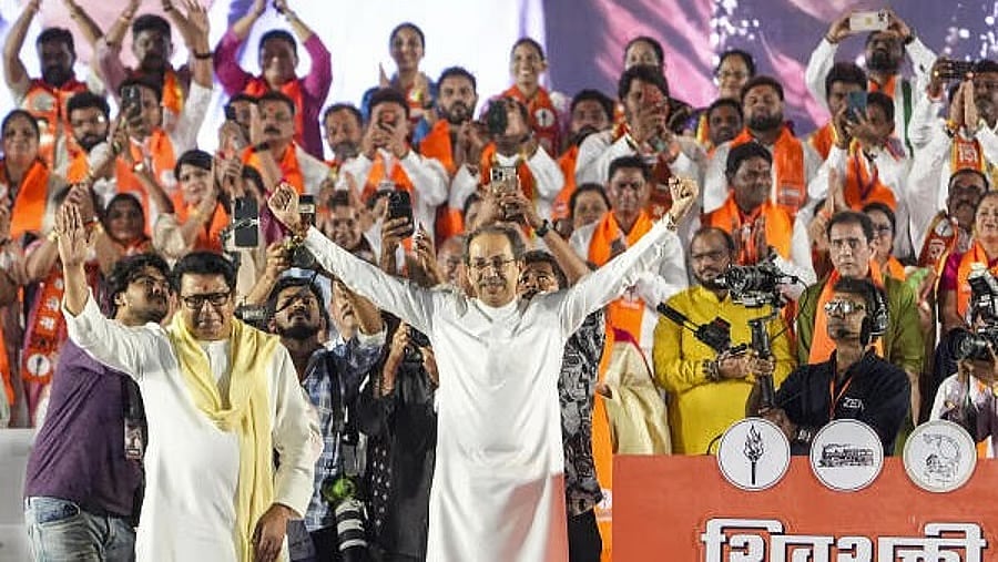 'ಬಿಜೆಪಿಯವರು ದೇಶವನ್ನು ಬ್ರಿಟಿಷರಿಗಿಂತ ಹೆಚ್ಚು ಲೂಟಿ ಮಾಡುತ್ತಾರೆ': ಮೋದಿ, ಅಮಿತ್ ಶಾ, ಅದಾನಿ ವಿರುದ್ಧ ಠಾಕ್ರೆ ಸೋದರರ ವಾಗ್ದಾಳಿ