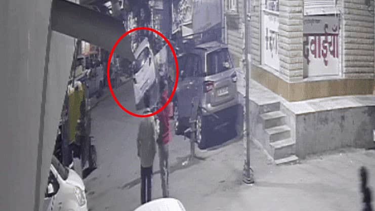 ಪ್ರಾಣ ತೆಗೆದ ಕಾರ್ ಡ್ರೈವಿಂಗ್ ಕಲಿಕೆ: ಕಿರಾಣಿ ಅಂಗಡಿ ಬಳಿ ನಿಂತಿದ್ದ ಮಹಿಳೆ ಮೇಲೆ ಹರಿದ ಕಾರು! Video