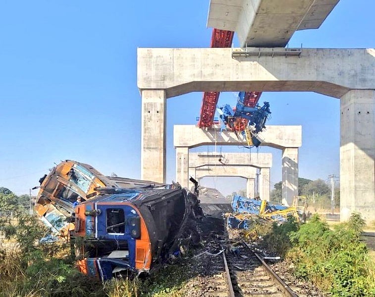ಥೈಲ್ಯಾಂಡ್‌: ರೈಲಿನ ಮೇಲೆ ಕ್ರೇನ್ ಕುಸಿತ; 22 ಪ್ರಯಾಣಿಕರು ಸಾವು, 30 ಮಂದಿಗೆ ಗಾಯ; Video