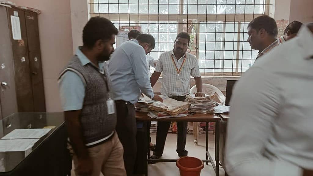 ಉಪ ಲೋಕಾಯುಕ್ತ ದಾಳಿ ವೇಳೆ 200 ಕೋಟಿ ರೂ ಭೂ ಹಗರಣ ಬಯಲಿಗೆ: ಐವರು ಅಧಿಕಾರಿಗಳ ಬಂಧನ