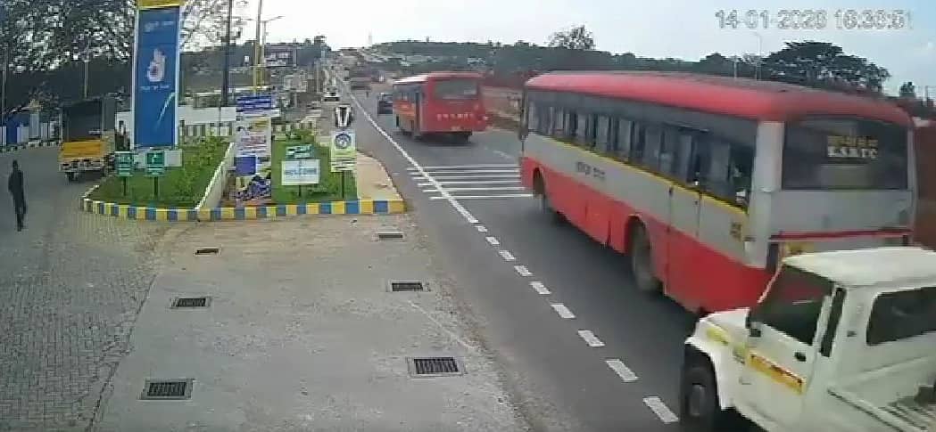 ನೆಲಮಂಗಲ: ಕಂಟ್ರೋಲ್ ಸಿಗದೇ KSRTC ಬಸ್ ಗೆ ಬೊಲೆರೊ ಪಿಕ್-ಅಪ್ ವಾಹನ ಡಿಕ್ಕಿ; ಪವಾಡ ರೀತಿಯಲ್ಲಿ ಚಾಲಕ ಪಾರು; Video