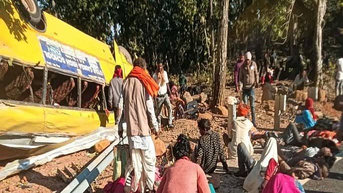 ಜಾರ್ಖಂಡ್: ಮದುವೆಗೆ ಜನರನ್ನು ಕರೆದೊಯ್ಯುತ್ತಿದ್ದ 'ಬಸ್' ಪಲ್ಟಿ; ಏಳು ಮಂದಿ ದುರ್ಮರಣ, 80 ಮಂದಿಗೆ ಗಾಯ
