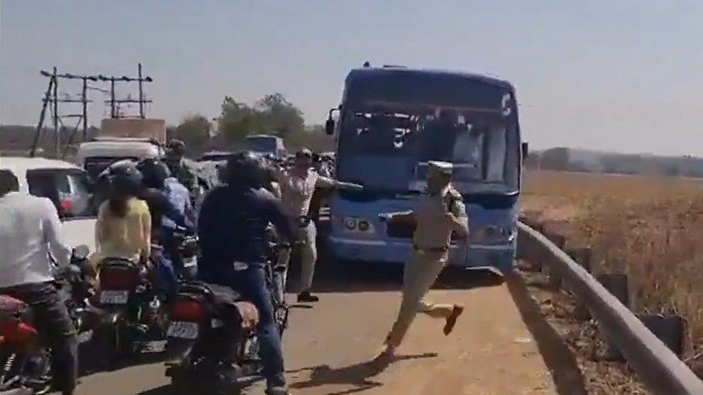 ಟ್ರಾಫಿಕ್ ಜಾಮ್'ನಲ್ಲಿ ಸಿಲುಕಿದ ಸಿಎಂ ಕಾರು: ಬೈಕ್ ಸವಾರನಿಗೆ ಒದೆಯಲು ಮುಂದಾದ ಎಸ್'ಪಿ ಮಲ್ಲಿಕಾರ್ಜುನ ಬಾಲದಂಡಿ, Video ವೈರಲ್