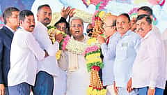 ವರುಣಾ ಕ್ಷೇತ್ರಕ್ಕೆ 320 ಕೋಟಿ ರೂ ಭರ್ಜರಿ ಅನುದಾನ: ಸಿದ್ದರಾಮಯ್ಯ ವಿದಾಯದ ಉಡುಗೊರೆಯೋ? ಕುಟುಂಬದ ಮುಂದಿನ ಪೀಳಿಗೆಗಾಗಿ ಕ್ಷೇತ್ರ ಭದ್ರಪಡಿಸುವ ತಂತ್ರವೋ!