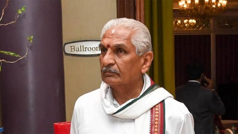 ಅಬ್ದುಲ್ ರೆಹಮಾನ್ ಹತ್ಯೆ ಪ್ರಕರಣಕ್ಕೆ ಬಿಗ್ ಟ್ವಿಸ್ಟ್: RSS ಮುಖಂಡ ಕಲ್ಲಡ್ಕ ಪ್ರಭಾಕರ್ ಭಟ್ಗೆ ನೋಟಿಸ್; ಸಿಡಿದೆದ್ದ VHP