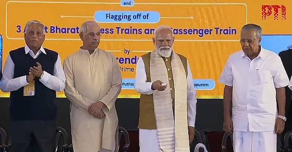 ಕೇರಳ: 4 ಅಮೃತ್ ಭಾರತ್ ಎಕ್ಸ್ಪ್ರೆಸ್ ರೈಲು, ಸ್ವನಿಧಿ ಕ್ರೆಡಿಟ್ ಕಾರ್ಡ್ ಸೇರಿ ಹಲವು ಅಭಿವೃದ್ಧಿ ಯೋಜನೆಗಳಿಗೆ ಪ್ರಧಾನಿ ಮೋದಿ ಚಾಲನೆ; Video