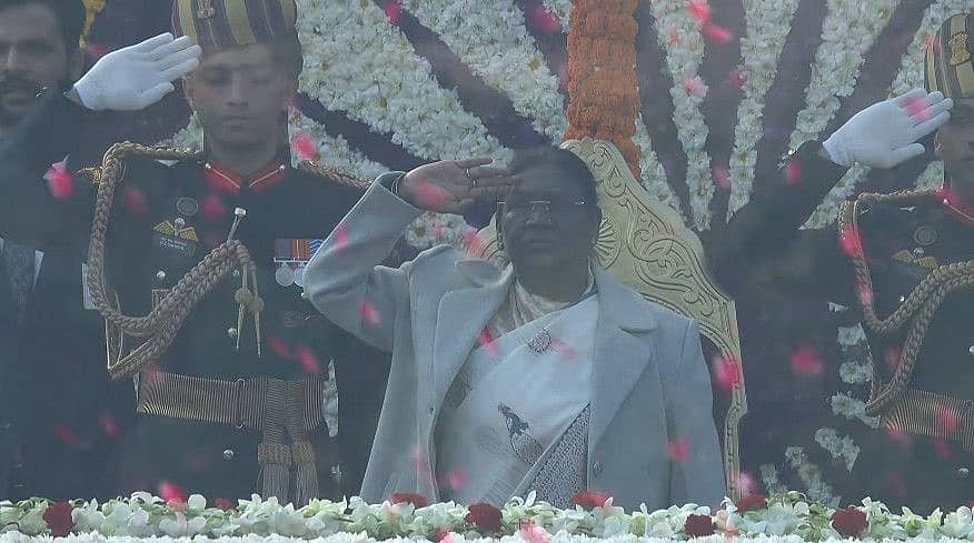 77ನೇ ಗಣರಾಜ್ಯೋತ್ಸವ: ಧ್ವಜಾರೋಹಣ ನೆರವೇರಿಸಿದ ರಾಷ್ಟ್ರಪತಿ ದ್ರೌಪದಿ ಮುರ್ಮು; ಕರ್ತವ್ಯ ಪಥದಲ್ಲಿ ಪರೇಡ್ ಆರಂಭ