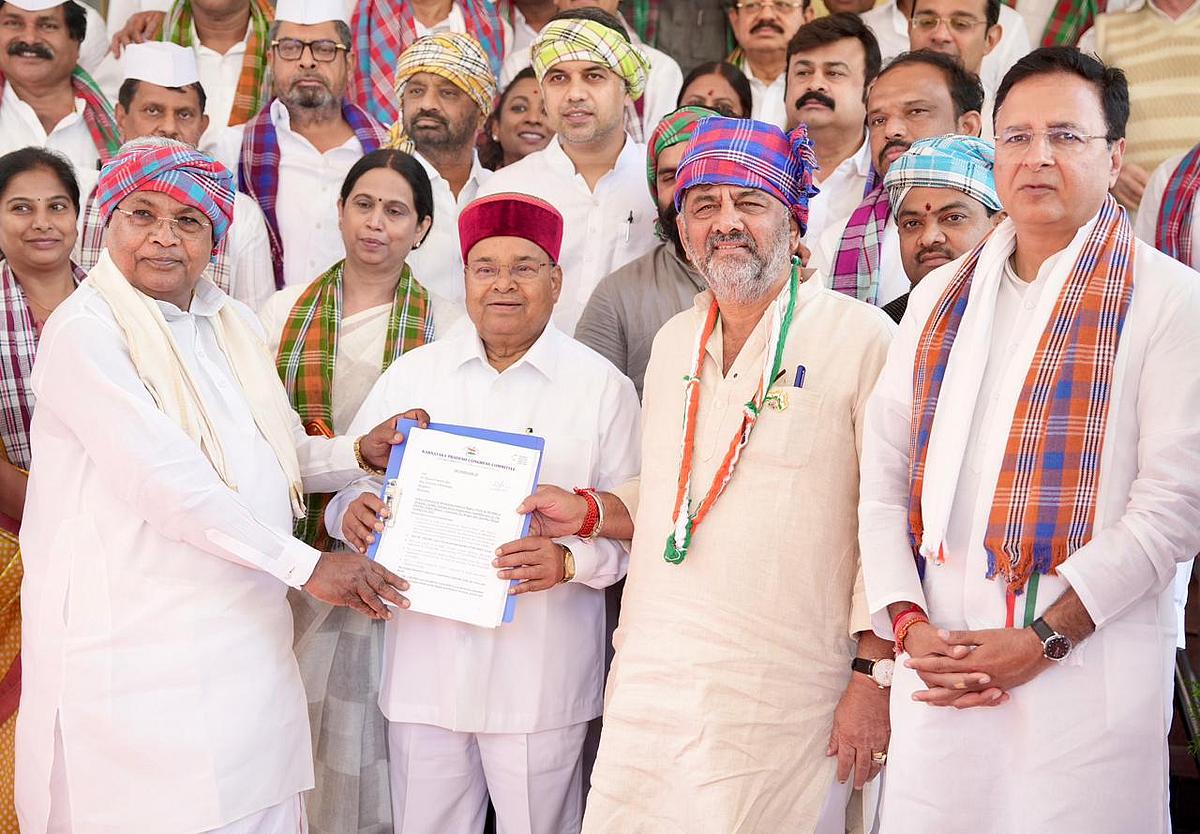 ಲೋಕಭವನಕ್ಕೆ ತೆರಳಿ ರಾಜ್ಯಪಾಲ ಥಾವರ್ ಚಂದ್ ಗೆಹ್ಲೋಟ್ ಅವರಿಗೆ ಮನವಿ ಪತ್ರವನ್ನು ಸಲ್ಲಿಕೆ.
