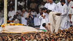 ಅಜಿತ್ ಪವಾರ್ ಪಂಚಭೂತಗಳಲ್ಲಿ ಲೀನ: ಅಮಿತ್ ಶಾ, ಫಡ್ನವೀಸ್‌ ಭಾಗಿ; ಸಕಲ ಸರ್ಕಾರಿ ಗೌರವದೊಂದಿಗೆ ಭಾವಪೂರ್ಣ ವಿದಾಯ