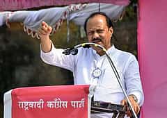 'ಮರಾಠ ರಾಜಕೀಯ ದುಷ್ಟಶಕ್ತಿಯ ಅಡಿಯಲ್ಲಿ ಬಿದ್ದಂತೆ ಭಾಸವಾಗುತ್ತಿದೆ': ಶಿವಸೇನೆ ಮುಖವಾಣಿ ಸಾಮ್ನಾದಲ್ಲಿ ಅಜಿತ್ ಪವಾರ್ ಬಣ್ಣನೆ