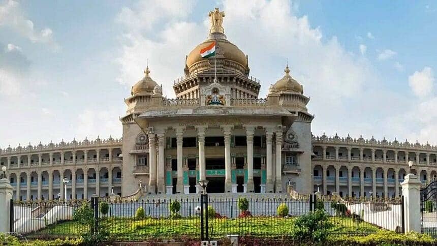 ರಾಜ್ಯ ಸರ್ಕಾರಿ ನೌಕರರು ತಿಂಗಳ ಮೊದಲ ಶನಿವಾರ ಖಾದಿ ಬಟ್ಟೆ ಧರಿಸುವುದು ಕಡ್ಡಾಯ: ಸರ್ಕಾರ ಆದೇಶ