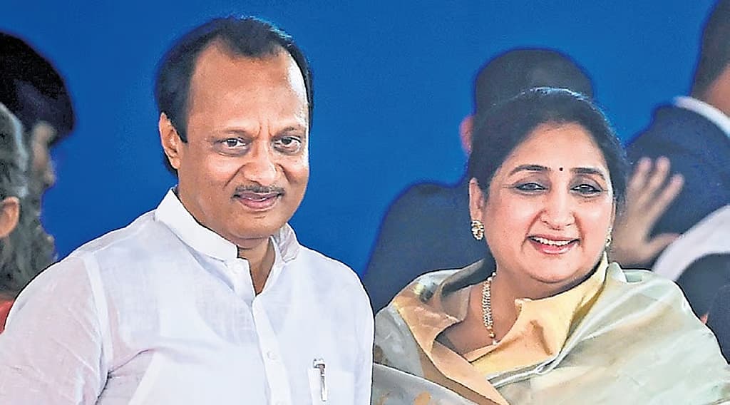 ಮುಂಬೈನಲ್ಲಿ ಪತ್ನಿ ಸುನೇತ್ರಾ ಅವರೊಂದಿಗೆ ಮೃತ ಎನ್ಸಿಪಿ ನಾಯಕ ಅಜಿತ್ ಪವಾರ್ ಅವರ ಸಂಗ್ರಹ ಚಿತ್ರ.