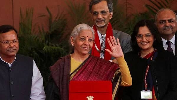 Union Budget 2026: ಯೂಟ್ಯೂಬರ್, ಕಂಟೆಂಟ್ ಕ್ರಿಯೇಟರ್ ಆಗಲು ಬಯಸುವಿರಾ? 15,000 ಹೊಸ ಲ್ಯಾಬ್ಗಳ ಸ್ಥಾಪನೆ