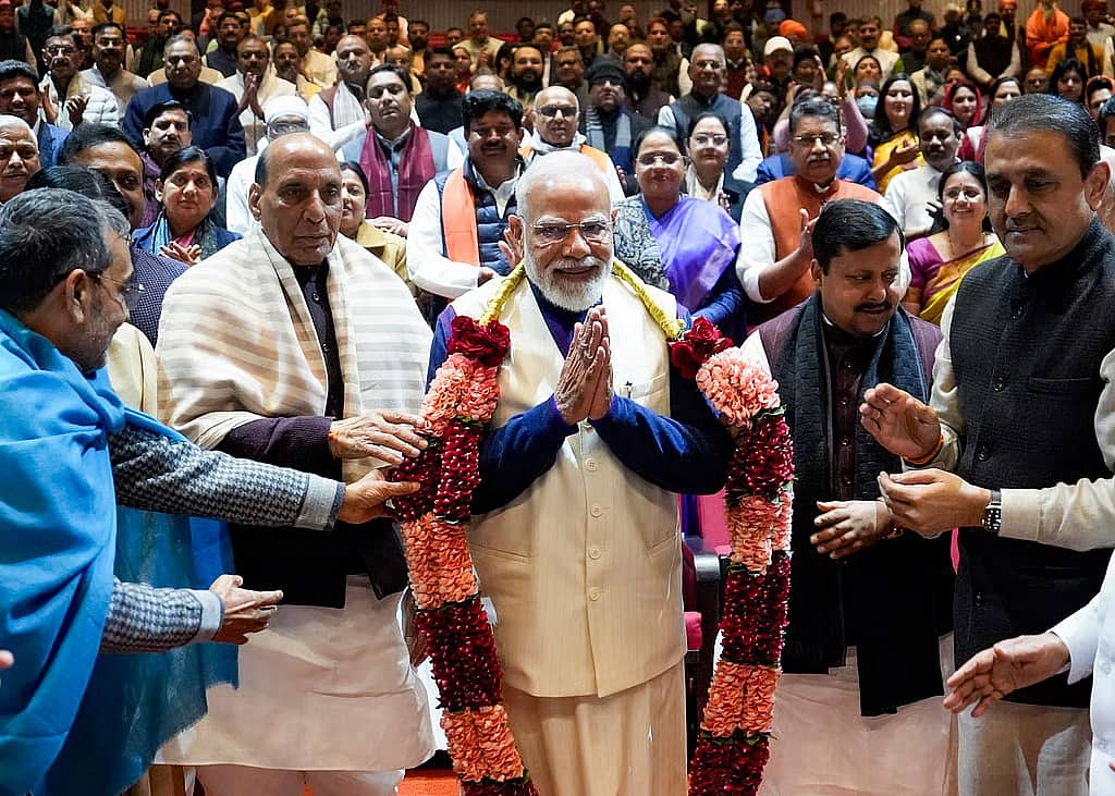 ಭಾರತ-ಅಮೆರಿಕ ವ್ಯಾಪಾರ ಒಪ್ಪಂದ ಬೆನ್ನಲ್ಲೇ NDA ಸಂಸದೀಯ ಸಭೆ: ಪ್ರಧಾನಿ ಮೋದಿಗೆ ಸನ್ಮಾನ; Video