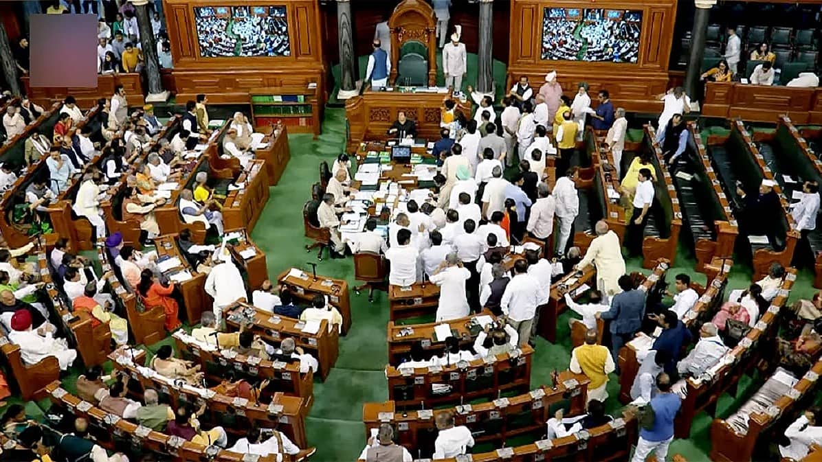ವಿಪಕ್ಷಗಳ ಗದ್ದಲ, ಮಧ್ಯಾಹ್ನ 2 ಗಂಟೆಗೆ ಲೋಕಸಭೆ ಕಲಾಪ ಮುಂದೂಡಿದ ಸ್ಪೀಕರ್ ಓಂ ಬಿರ್ಲಾ!
