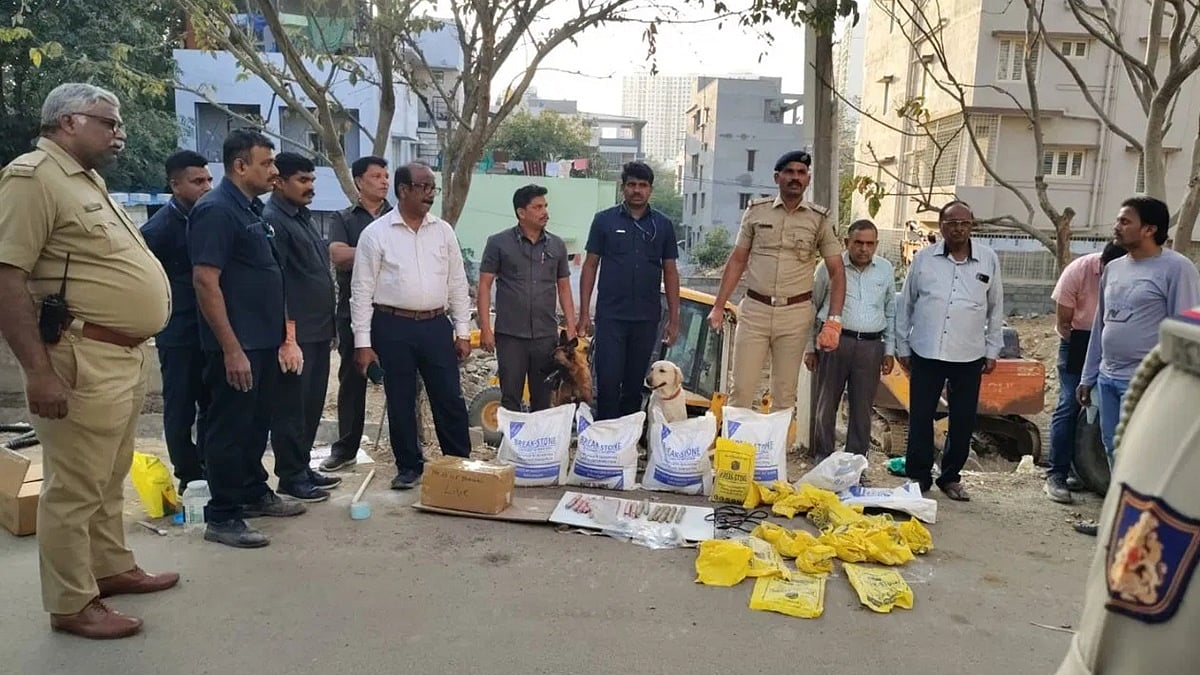 ಬೆಂಗಳೂರಿನ ವಸತಿ ಪ್ರದೇಶದಲ್ಲಿ ಭಾರೀ ಸ್ಫೋಟಕ ಪತ್ತೆ; ಬಾಂಬ್ ನಿಷ್ಕ್ರಿಯ ದಳದಿಂದ ಪರಿಶೀಲನೆ!