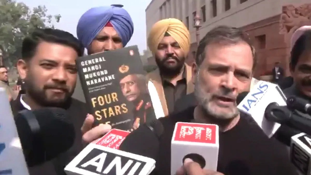 'ಜವಾಬ್ದಾರಿಯಿಂದ ಪ್ರಧಾನಿ ಮೋದಿ ನುಣುಚಿಕೊಂಡರು': ಸಂಸತ್ ಹೊರಗೆ ನರವಾಣೆ ಆತ್ಮಚರಿತ್ರೆ ಪ್ರದರ್ಶಿಸಿದ Rahul Gandhi; Video