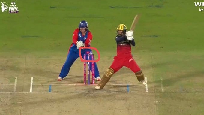 WPL 2026 Final: RCBಯ ರಾಧಾ ಯಾದವ್ ಹಿಟ್ ವಿಕೆಟ್ ವಿವಾದ, ಇಷ್ಟಕ್ಕೂ ಆಗಿದ್ದೇನು? ಅಂಪೈರ್ ಯಾಕೆ ಔಟ್ ನೀಡಲಿಲ್ಲ?